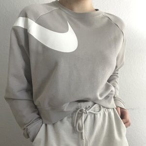 Nike Versa Graphic Crop Sweater